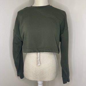 Forever 21 cropped green pull over crew neck size small
